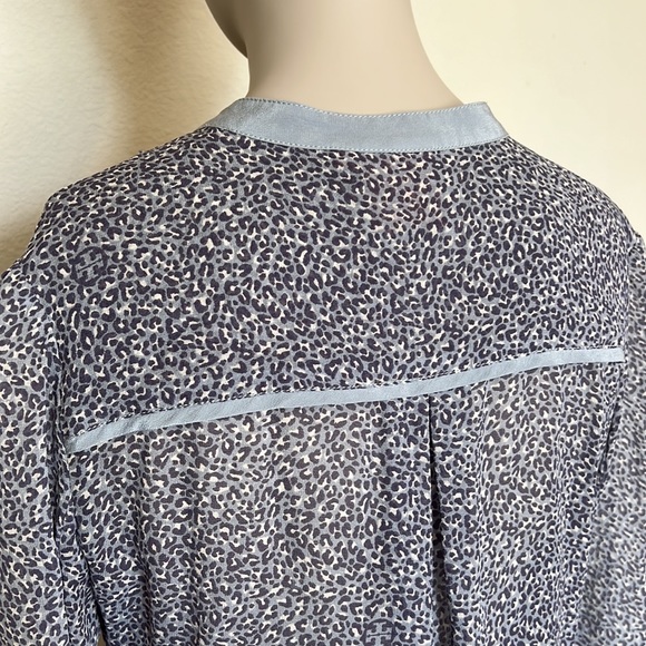 Tory Burch Silk Leopard Print Ruffle Front
Blouse, size 2 womens - Picture 9 of 12